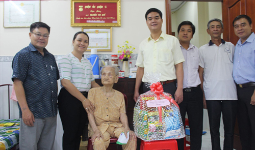 Lễ nhận phụng dưỡng Mẹ Việt Nam Anh Hùng