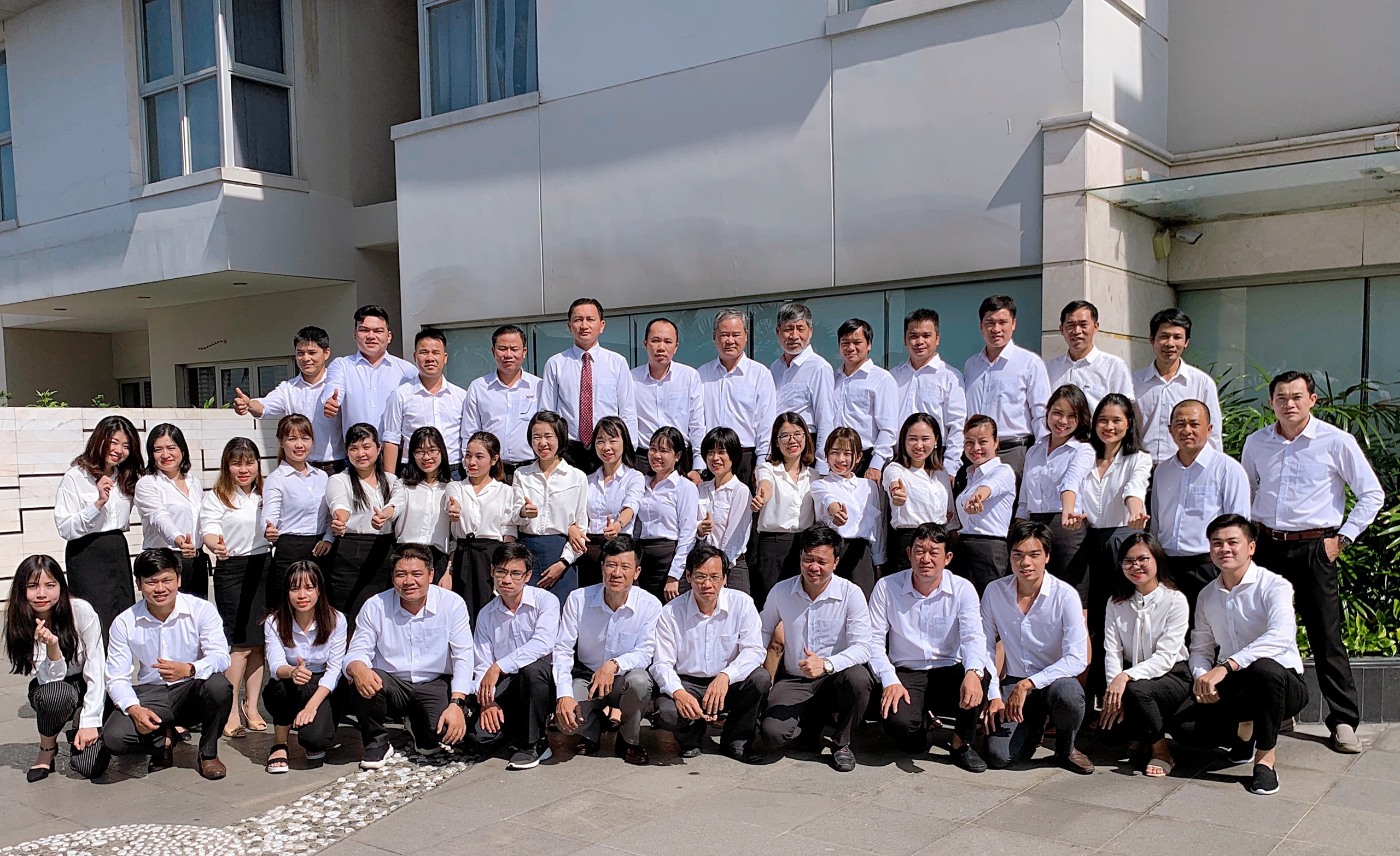 Đội ngũ nhân sự
